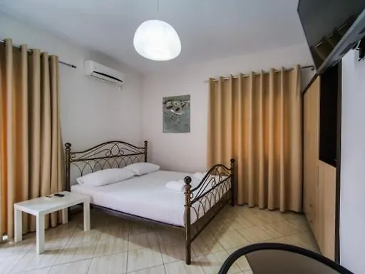 Vironas Hotel Химара Албания
