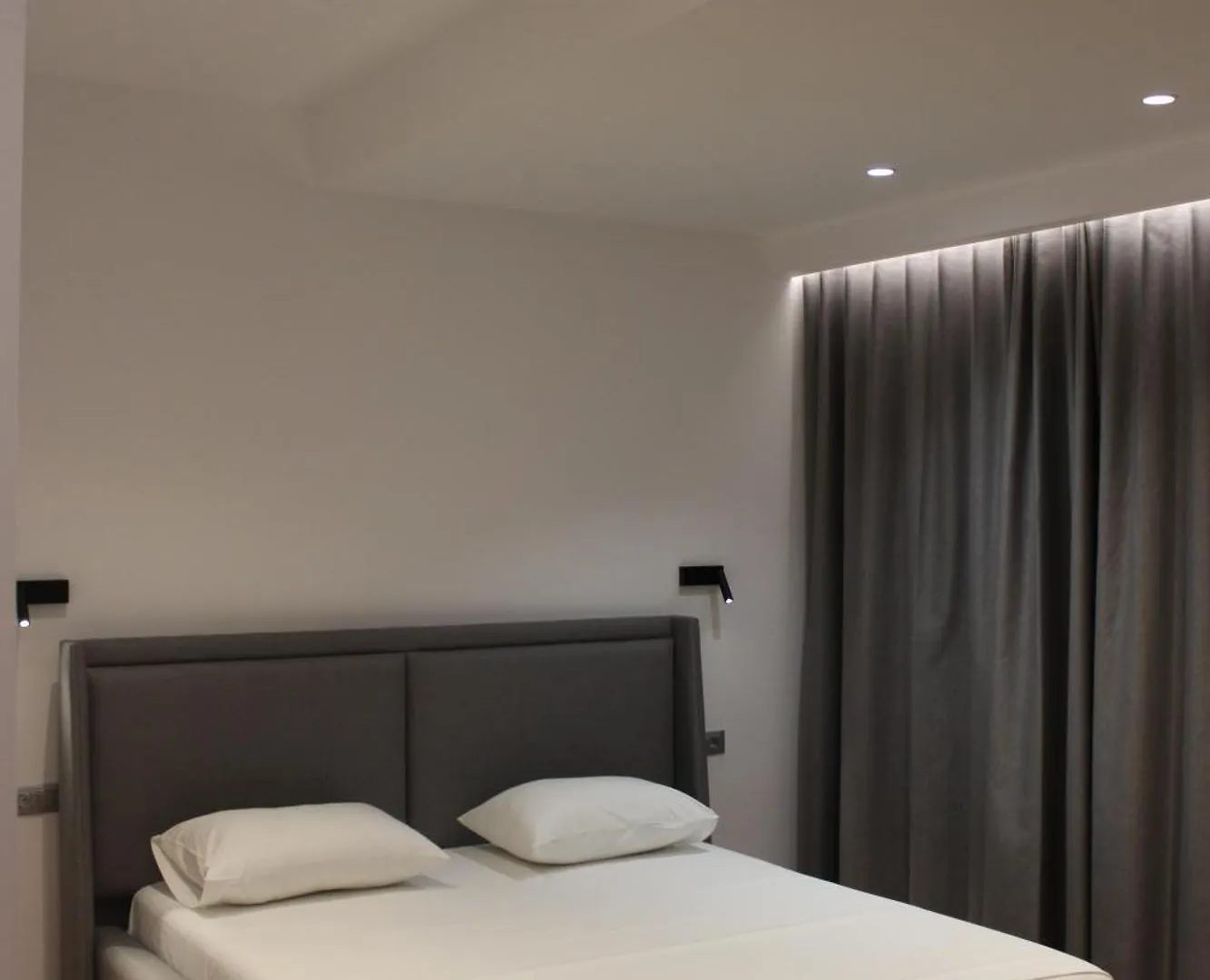 Vironas Hotel Himare