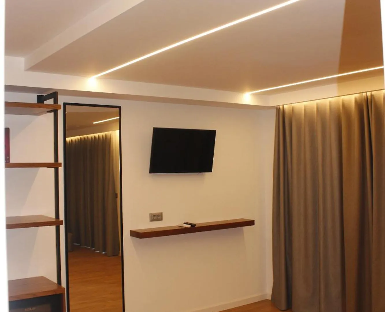 Vironas Hotel Himare 3*,