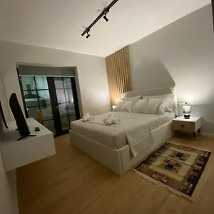 https://lucas-downtown.hotels-in-tirana.com