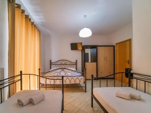 Vironas Hotel Himare